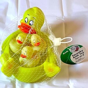 Set of 4 Squeaky MOMMY DUCK & BABIES Bath Toy